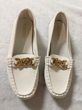 Rongen Women's Loafers with Gold Chain Trim.